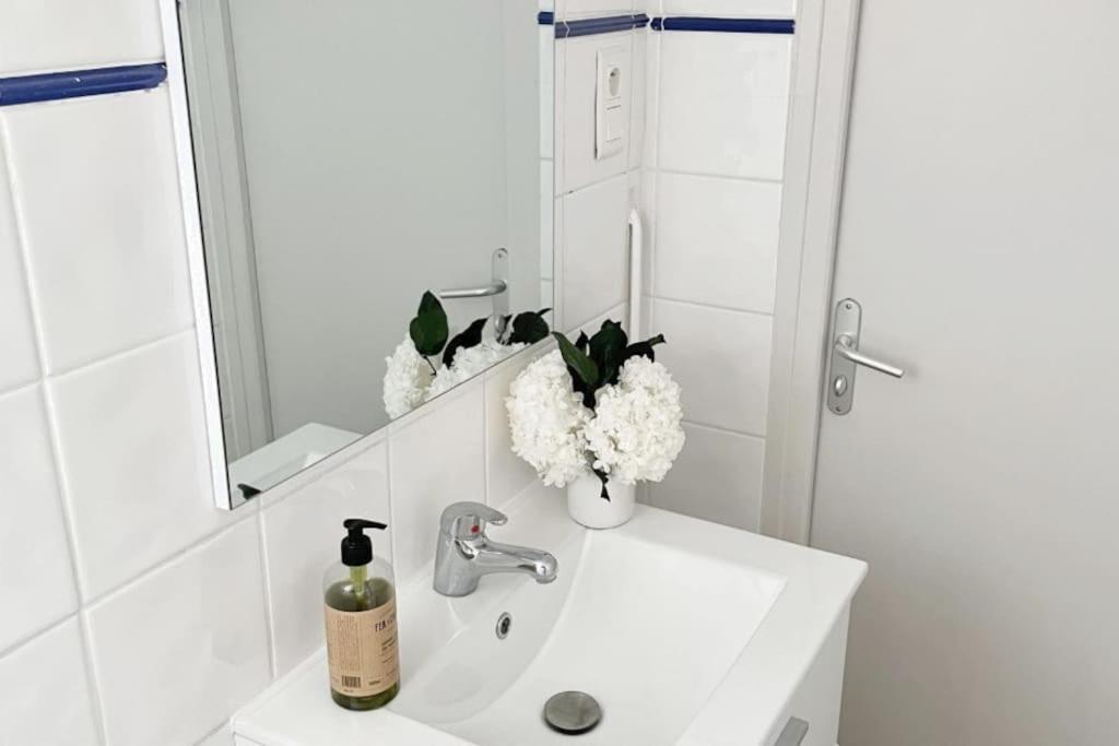 Studio Sous Les Toits Tres Bien Place Et Climatise Montpellier Eksteriør billede