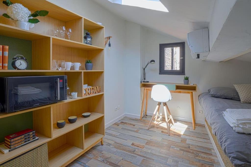 Studio Sous Les Toits Tres Bien Place Et Climatise Montpellier Eksteriør billede