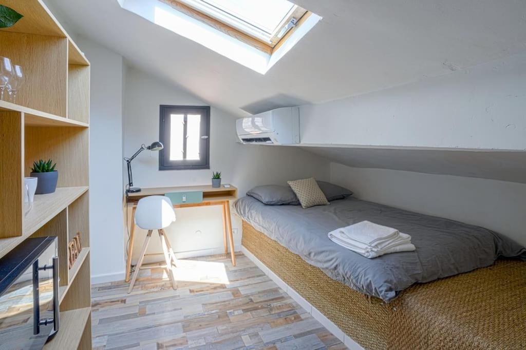Studio Sous Les Toits Tres Bien Place Et Climatise Montpellier Eksteriør billede